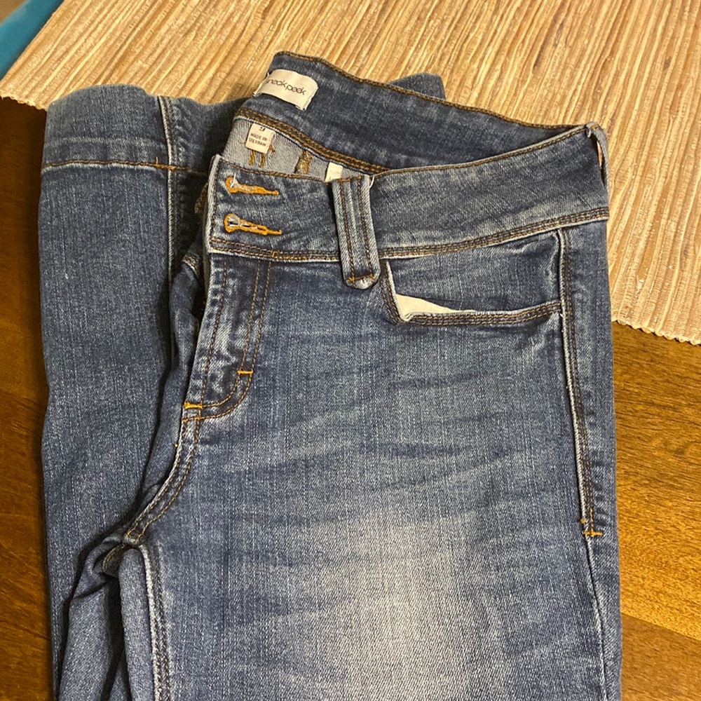 Sneak peak jeans